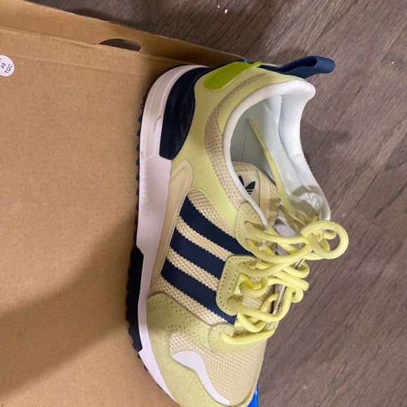 Adidas - Picture 3 of 6